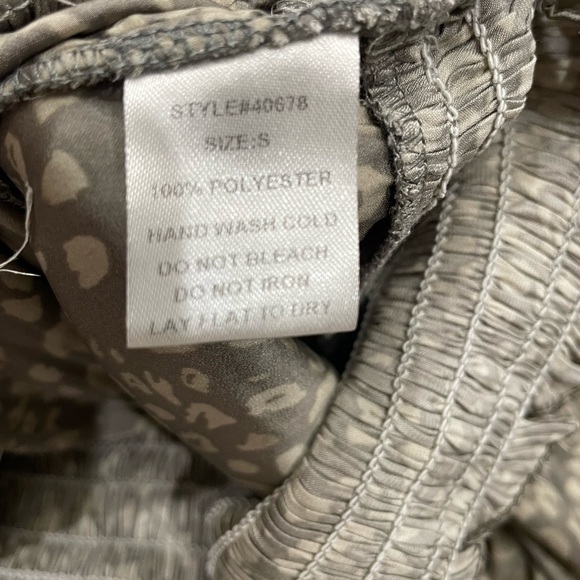 Grade & Gather Womens Boho Gray  Animal Print Blouse Smocked Long Sleeve Ruffles - Picture 7 of 9